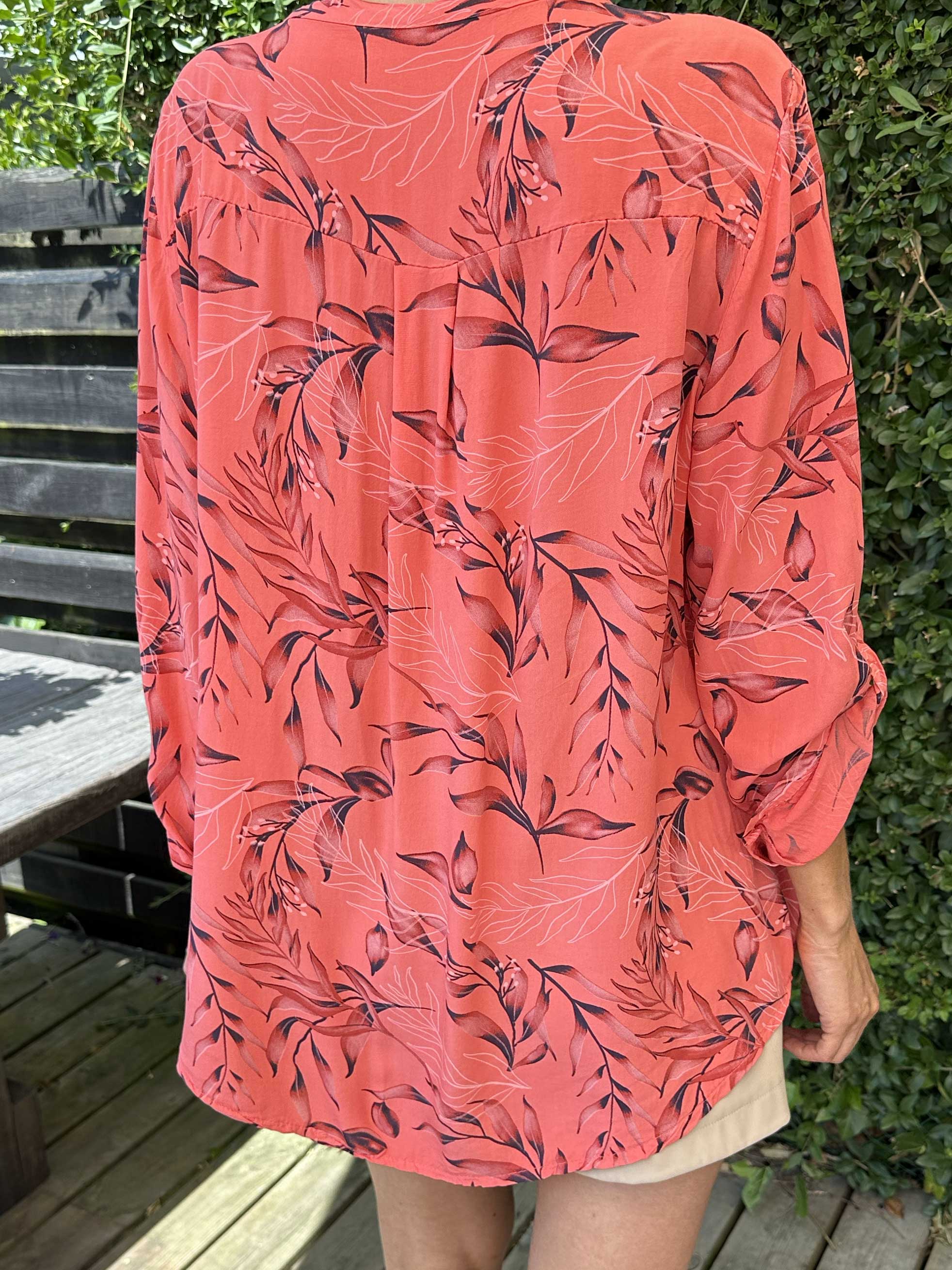 Sne - Fin skjorte i bomuld med blad motiver